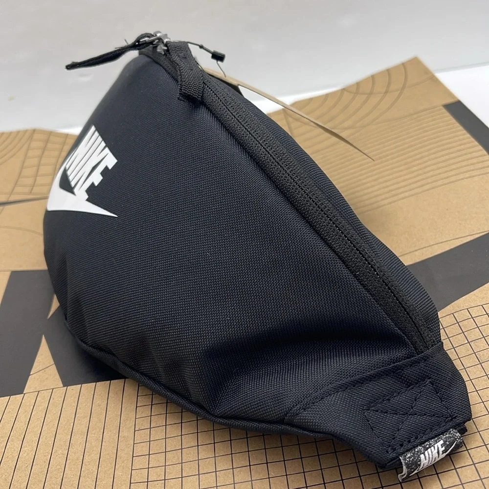 Nike Black White Belt Bag Nike Heritage Waistpack (3L) & Fanny Pack
Black 
NWT - Picture 6 of 16